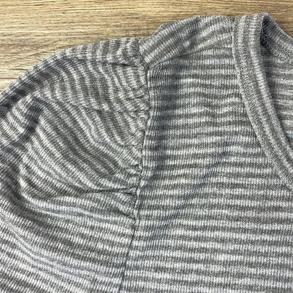 Splendid Women’s Grey Striped Long Sleeve Tee Shirt, size Large - Picture 3 of 8